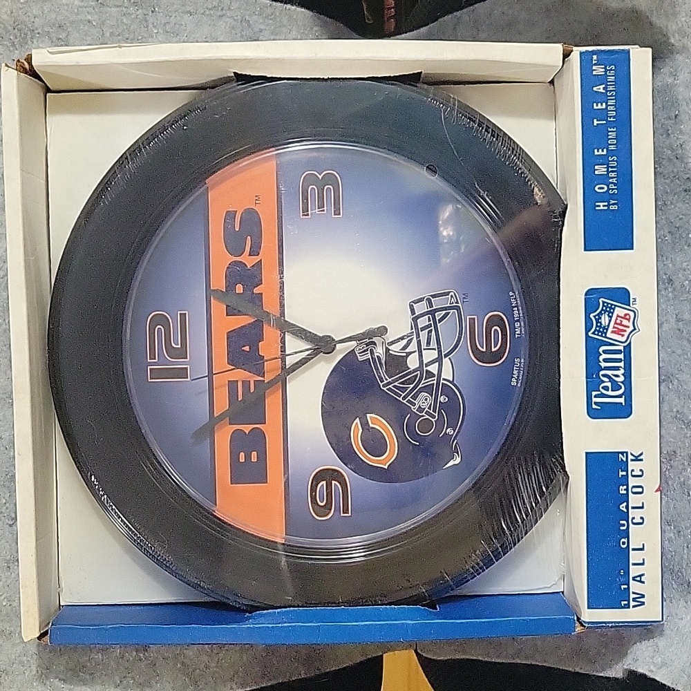 Spartus 11" Wall Clock, Bears, NEW